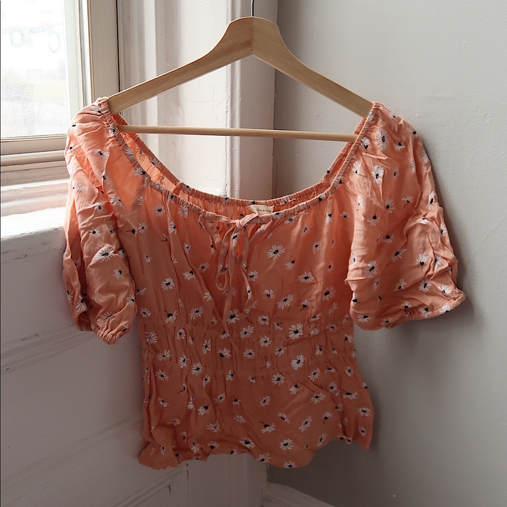Small Sim & Sam puff sleeve top